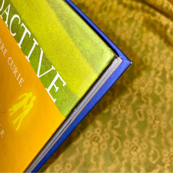 Radioactive: A Tale of Love and Fallout by Lauren Redniss - Picture 7 of 7